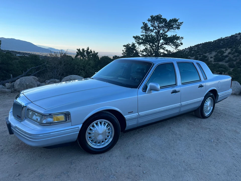1996 Lincoln Town Car - Image 14 of 31
