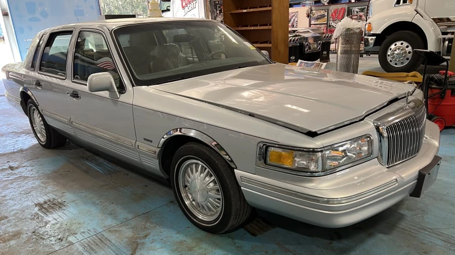 1996 Lincoln Town Car - Image 4 of 12
