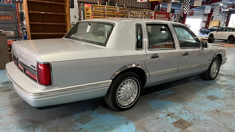 1996 Lincoln Town Car - Image 5 of 12