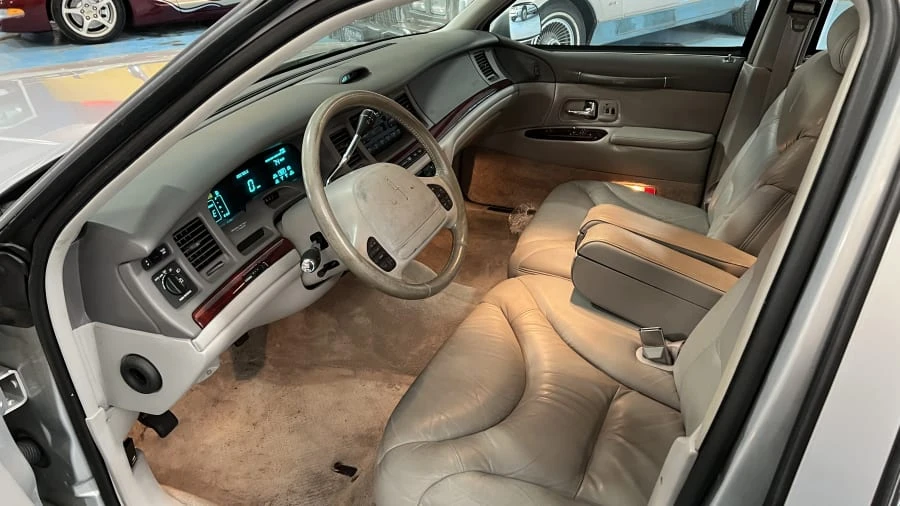 1996 Lincoln Town Car - Image 6 of 12