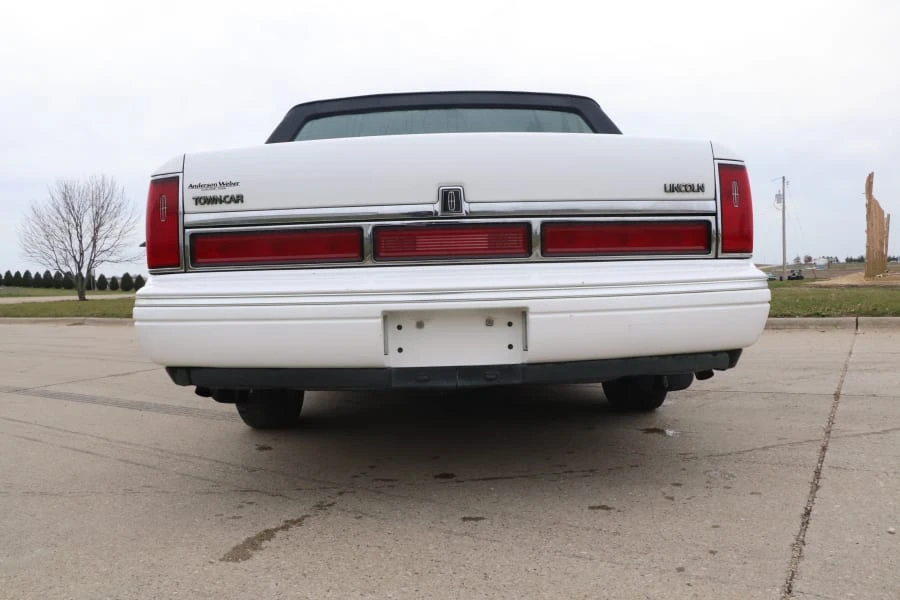 1996 Lincoln Town Car - Image 10 of 13