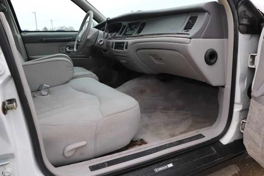 1996 Lincoln Town Car - Image 12 of 13
