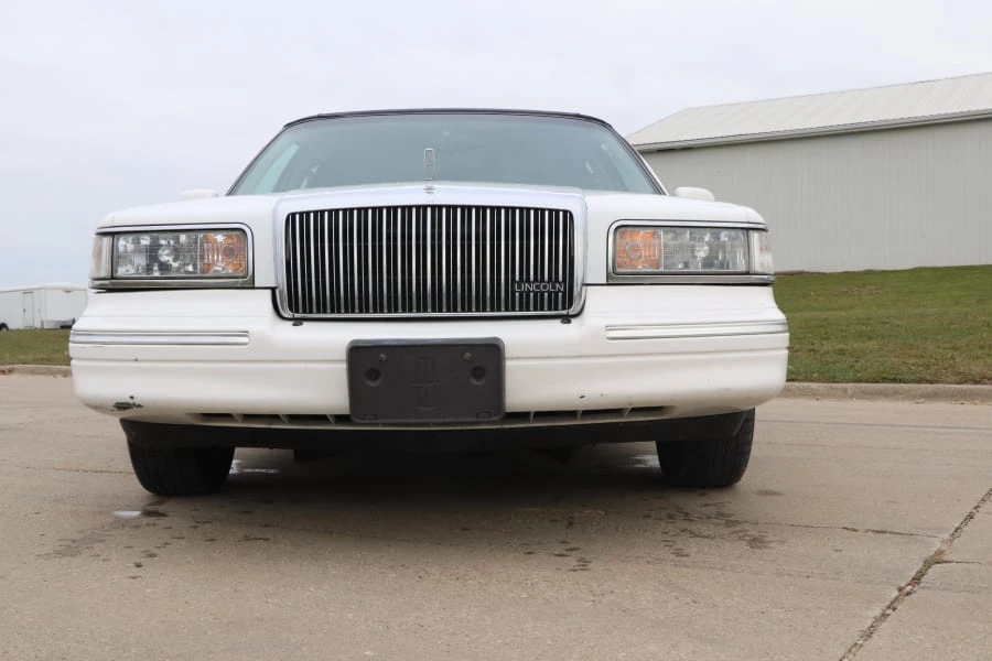1996 Lincoln Town Car - Image 4 of 13