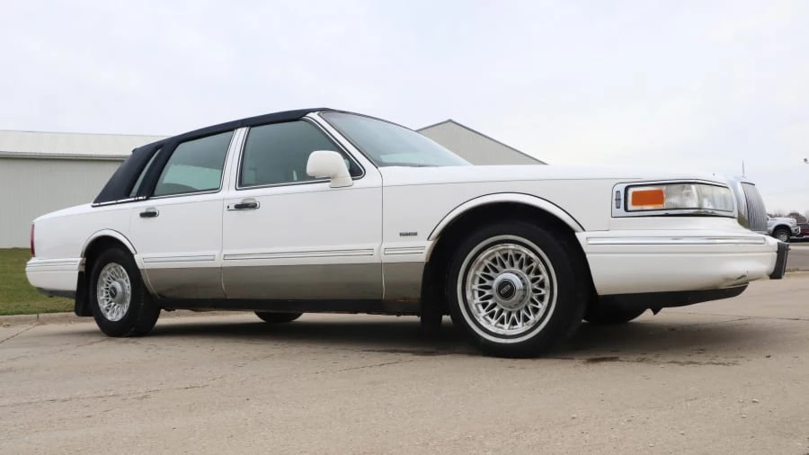 1996 Lincoln Town Car - Image 6 of 13