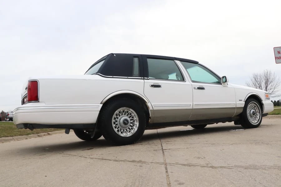 1996 Lincoln Town Car - Image 3 of 13