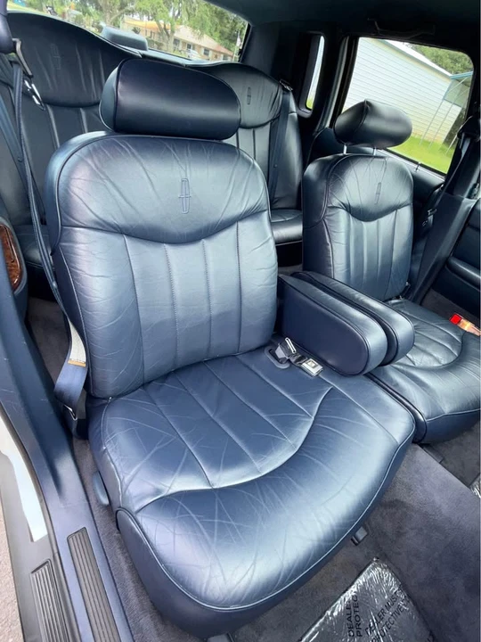 1996 Lincoln Town Car - Image 15 of 17