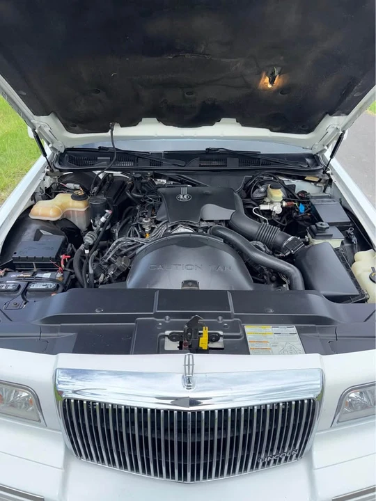 1996 Lincoln Town Car - Image 7 of 17