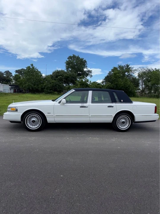 1996 Lincoln Town Car - Image 3 of 17