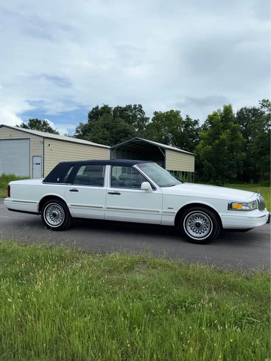 1996 Lincoln Town Car - Image 4 of 17
