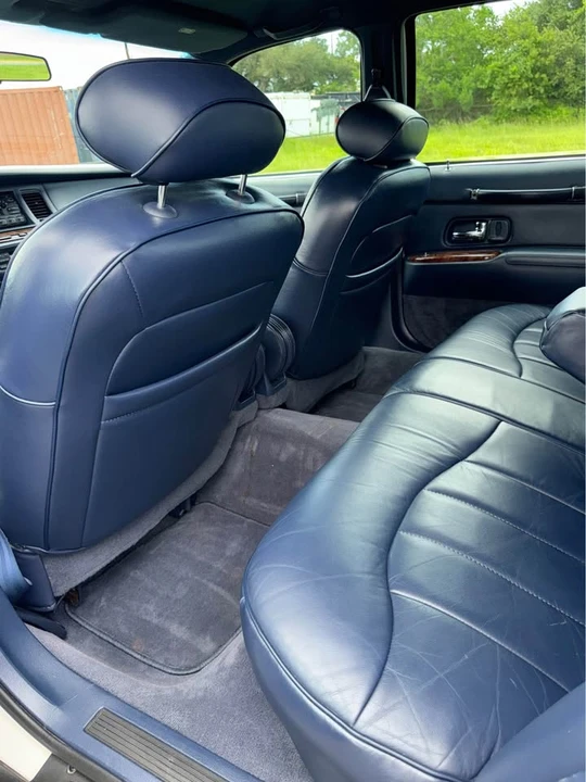 1996 Lincoln Town Car - Image 12 of 17