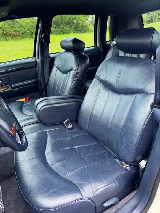 1996 Lincoln Town Car - Image 8 of 17