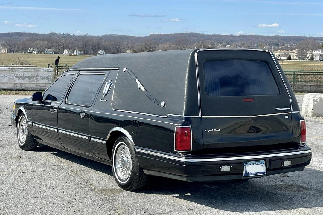 1996 Lincoln Town Car - Image 4 of 31