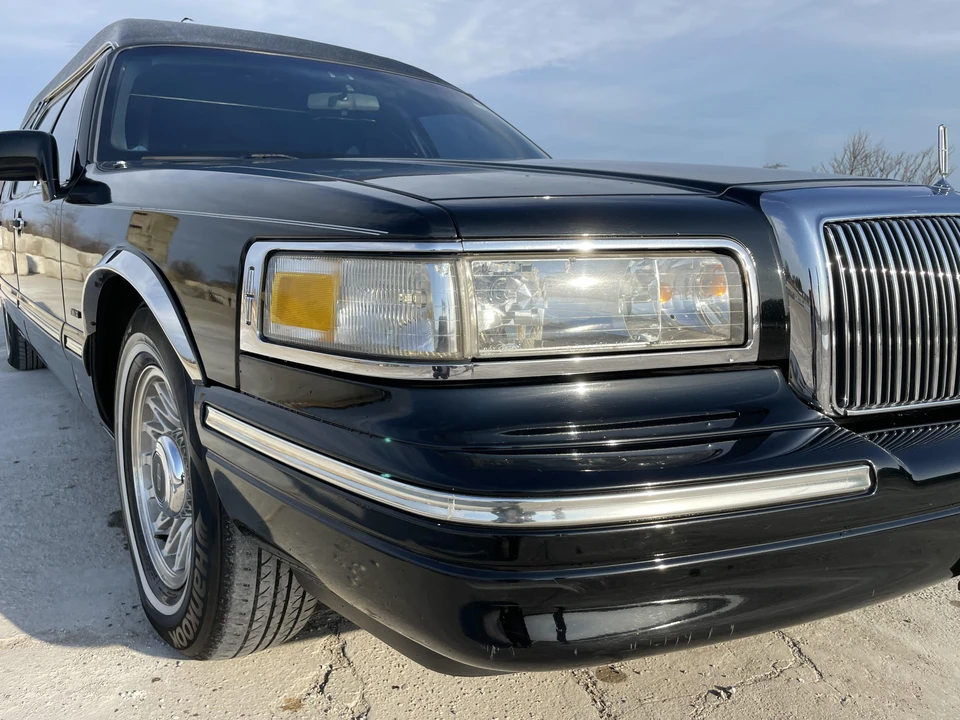 1996 Lincoln Town Car - Image 22 of 31