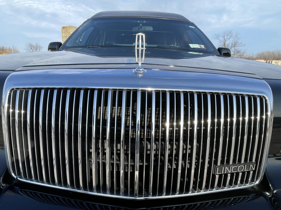 1996 Lincoln Town Car - Image 24 of 31