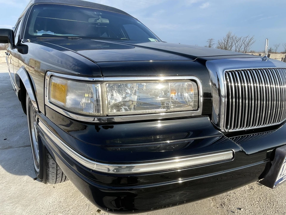 1996 Lincoln Town Car - Image 23 of 31
