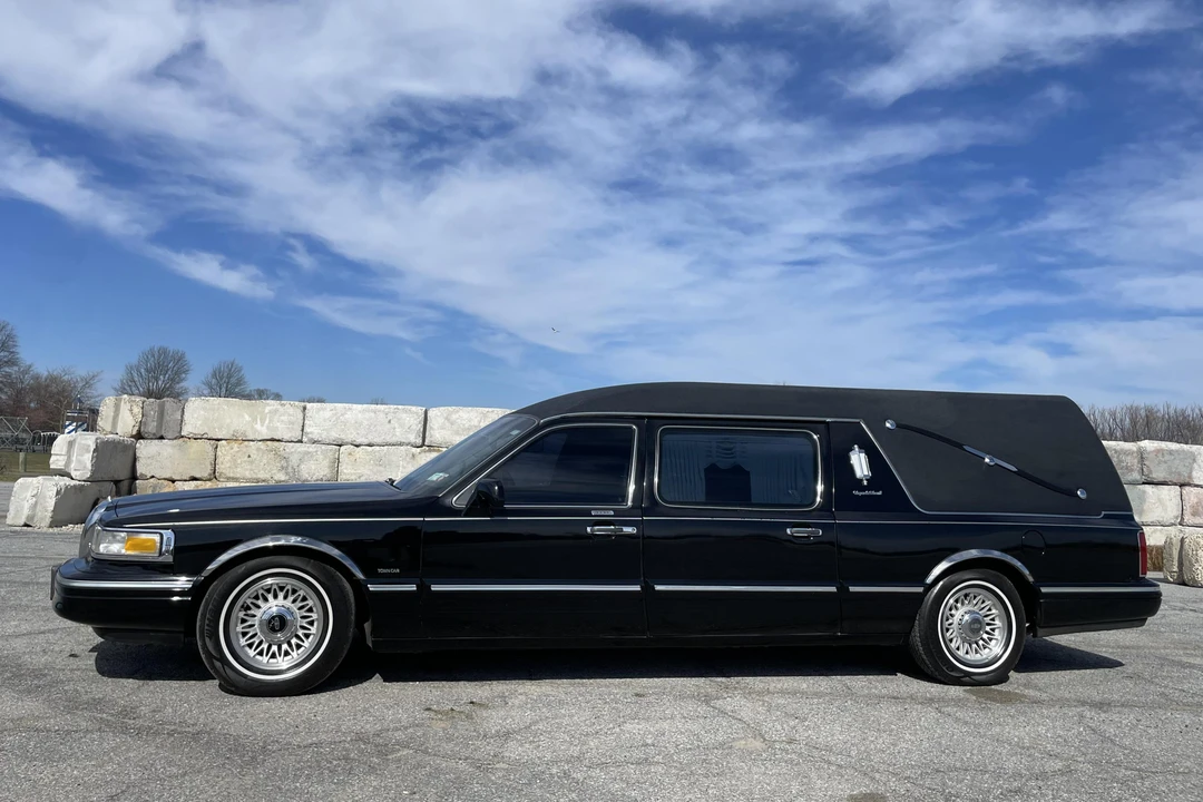 1996 Lincoln Town Car - Image 3 of 31