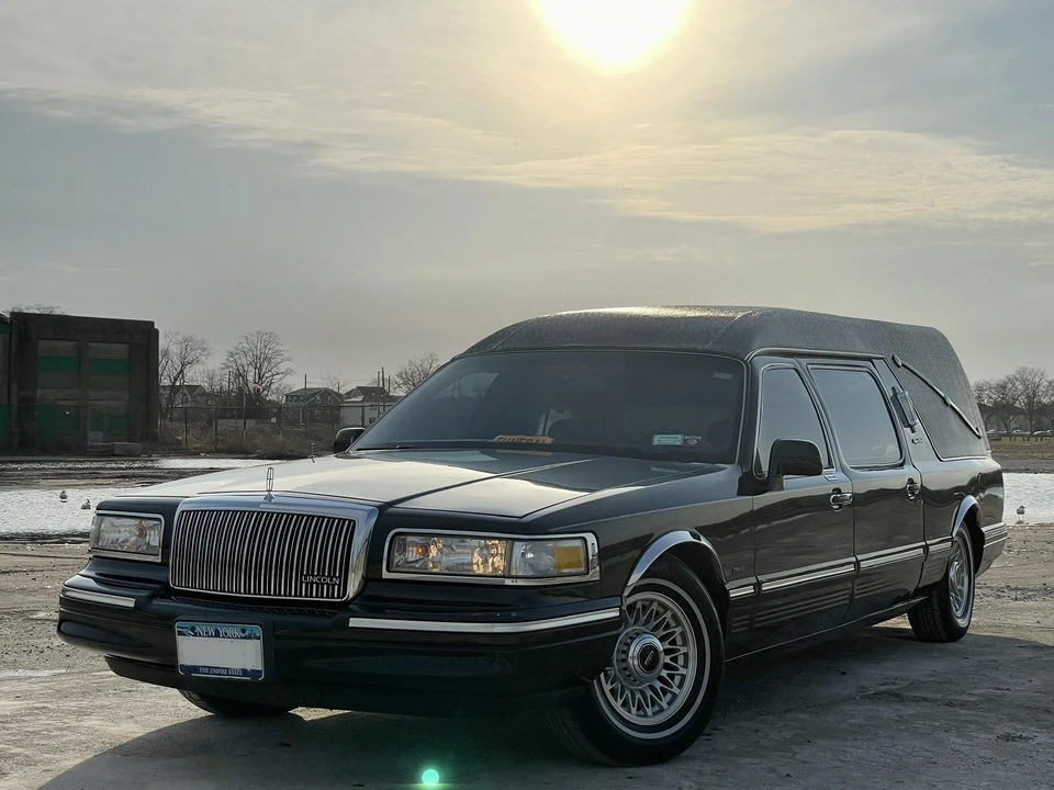 1996 Lincoln Town Car - Image 14 of 31
