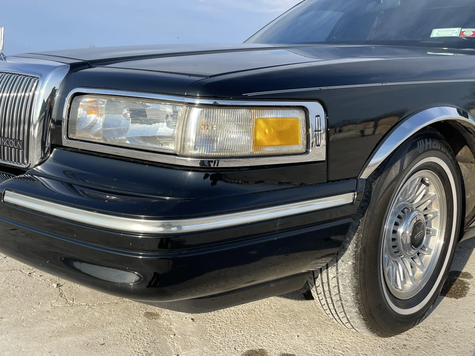 1996 Lincoln Town Car - Image 26 of 31