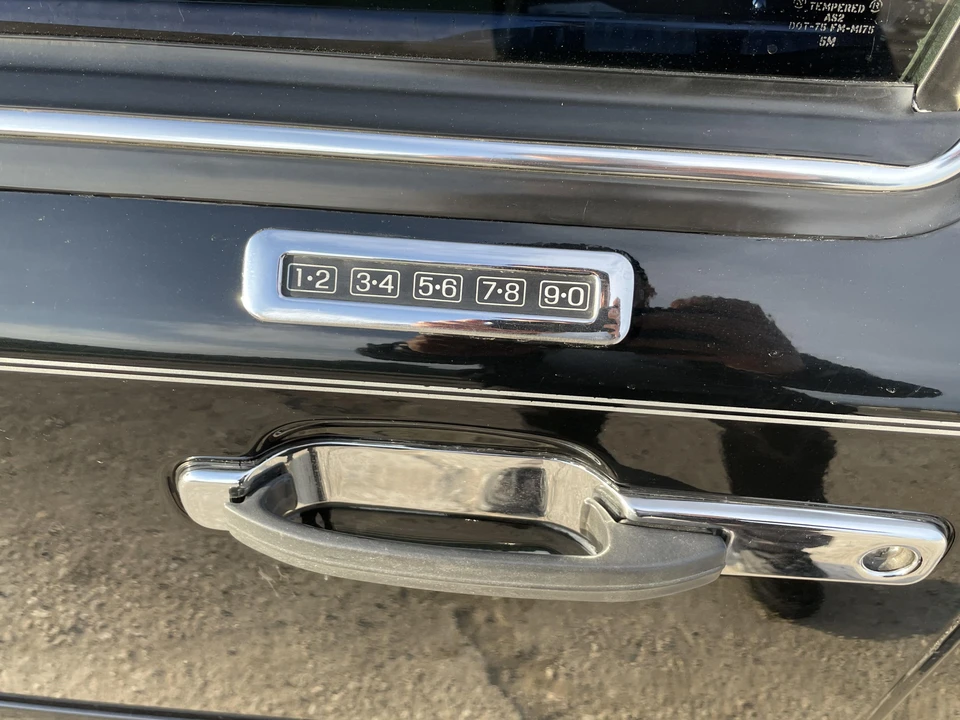 1996 Lincoln Town Car - Image 28 of 31