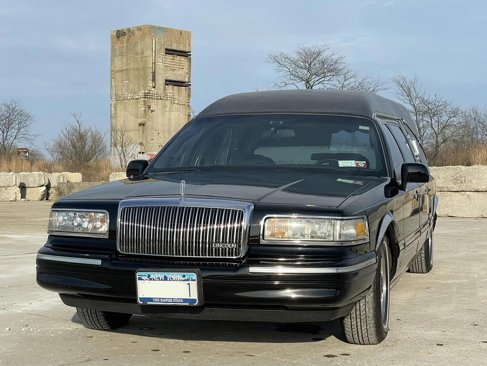1996 Lincoln Town Car - Image 9 of 31