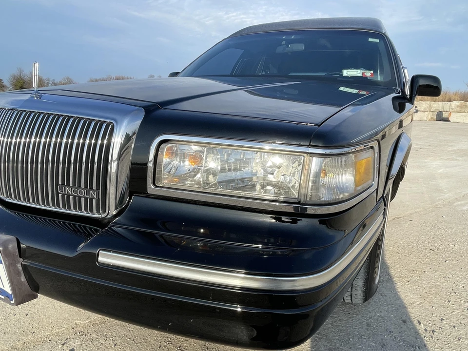 1996 Lincoln Town Car - Image 25 of 31