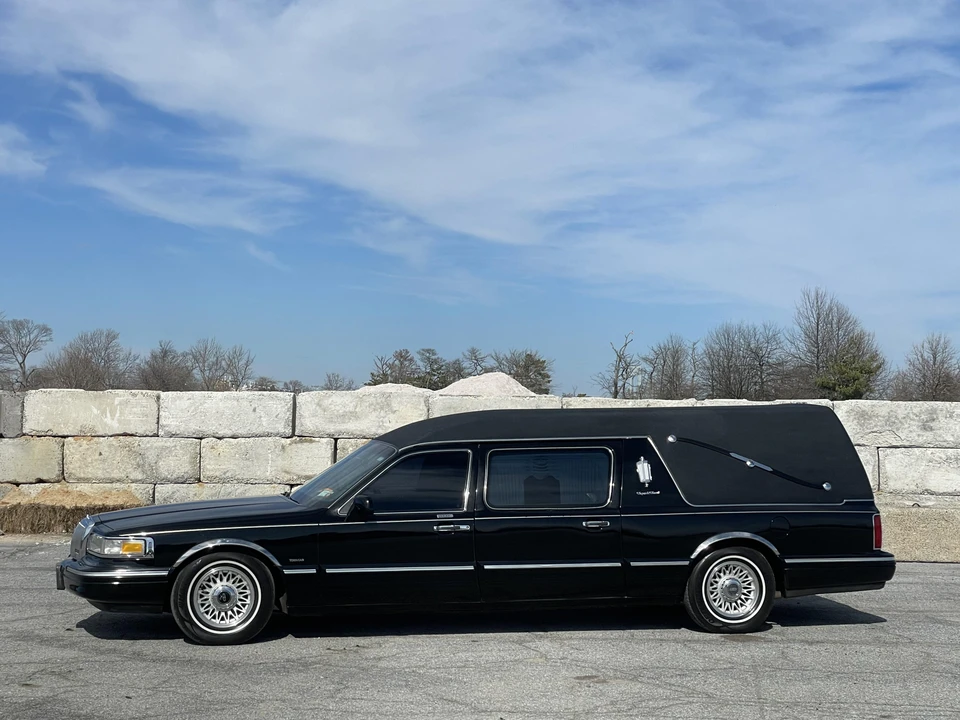 1996 Lincoln Town Car - Image 16 of 31