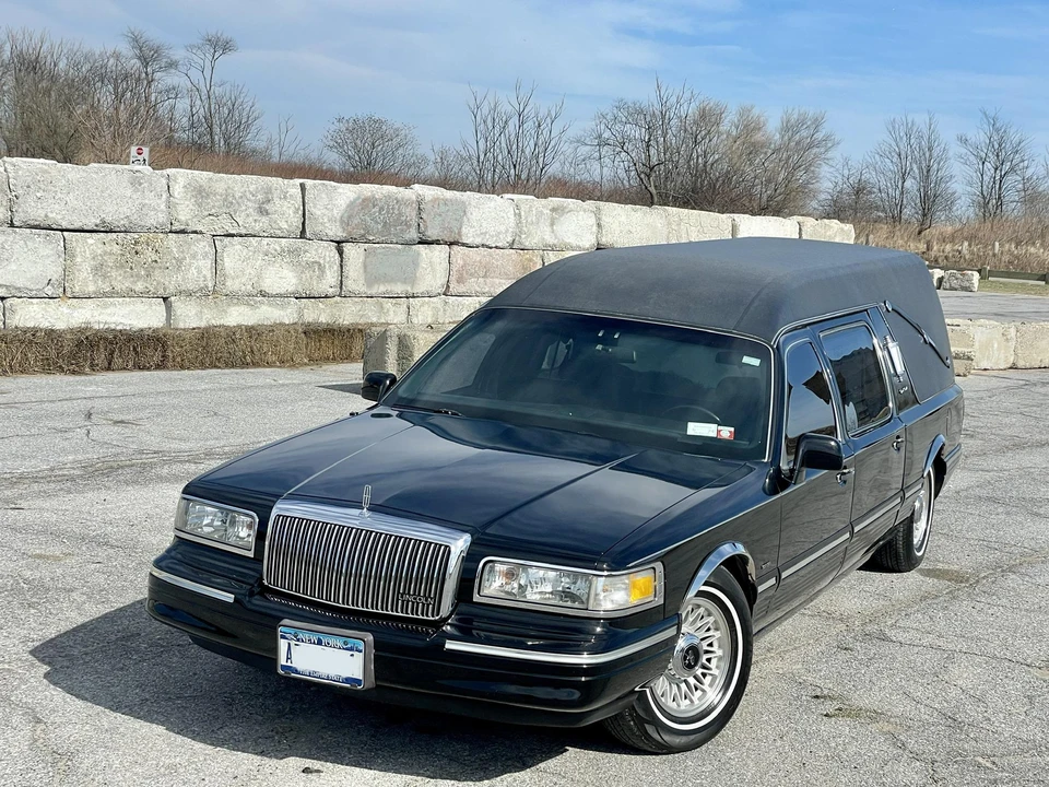 1996 Lincoln Town Car - Image 11 of 31