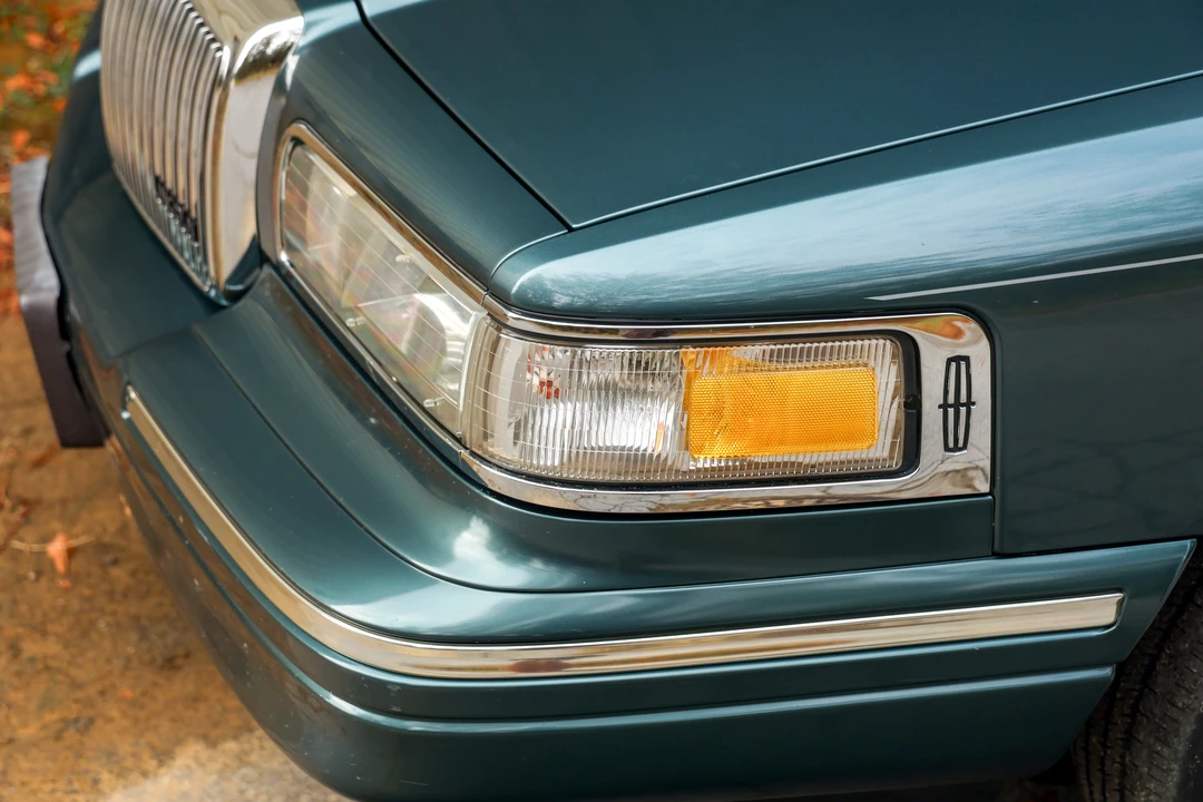 1996 Lincoln Town Car - Image 22 of 31