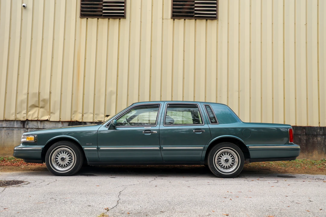 1996 Lincoln Town Car - Image 5 of 31