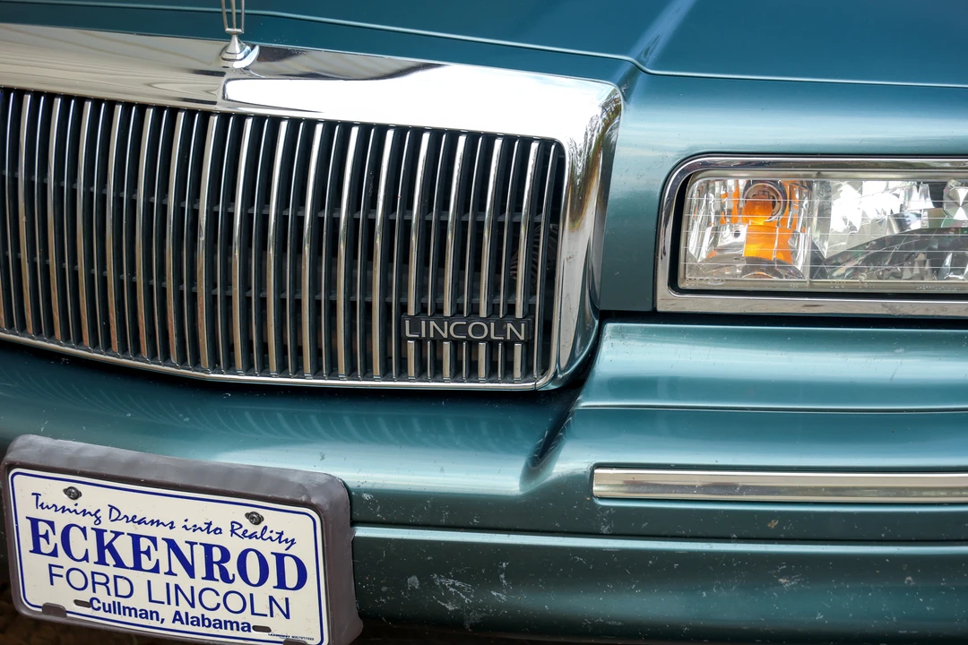1996 Lincoln Town Car - Image 12 of 31