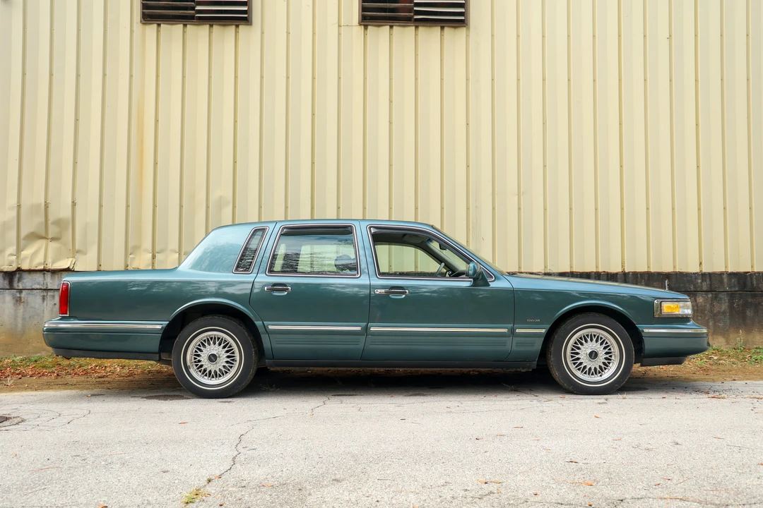1996 Lincoln Town Car - Image 7 of 31