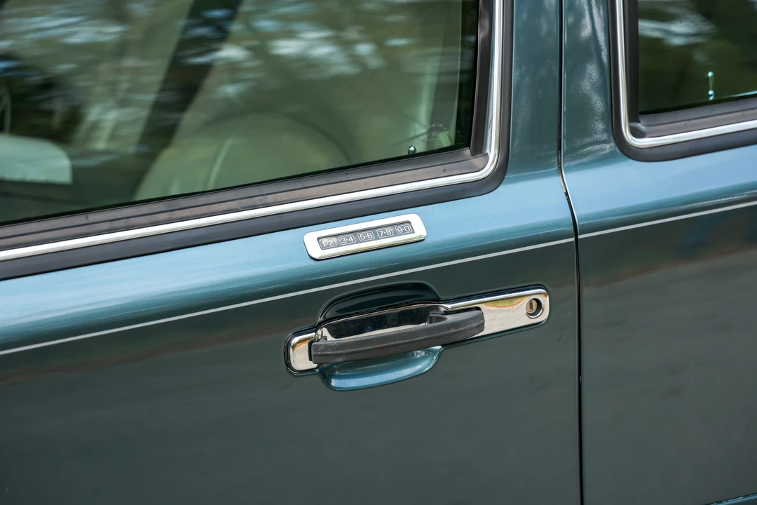 1996 Lincoln Town Car - Image 24 of 31