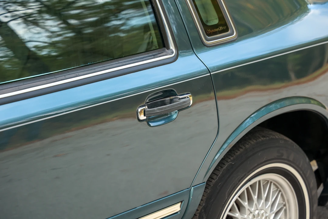 1996 Lincoln Town Car - Image 25 of 31