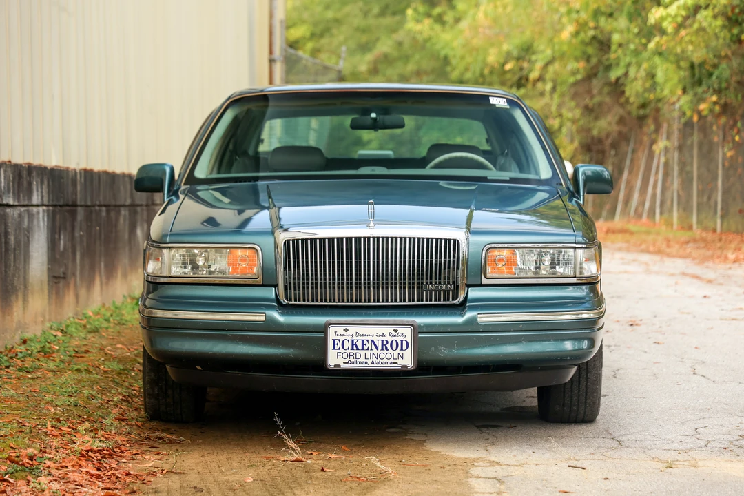 1996 Lincoln Town Car - Image 6 of 31