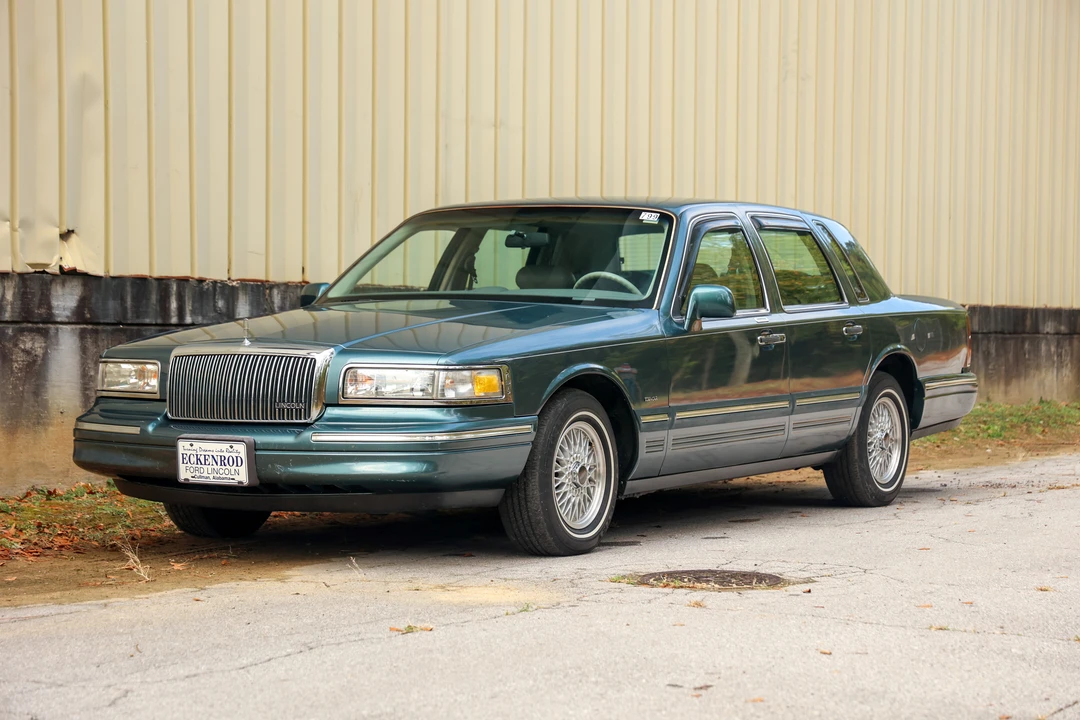 1996 Lincoln Town Car - Image 3 of 31