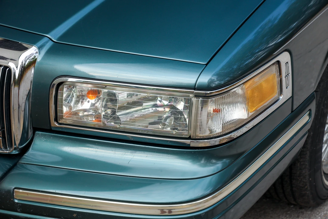 1996 Lincoln Town Car - Image 18 of 31