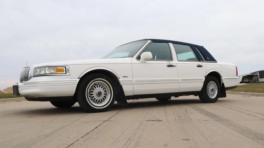1996 Lincoln Town Car - Image 6 of 11