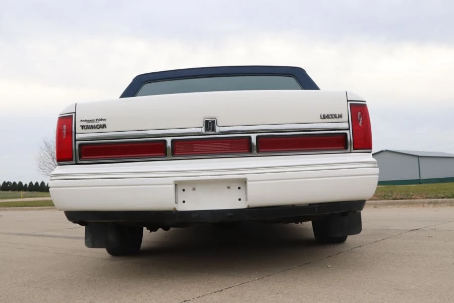 1996 Lincoln Town Car - Image 5 of 11
