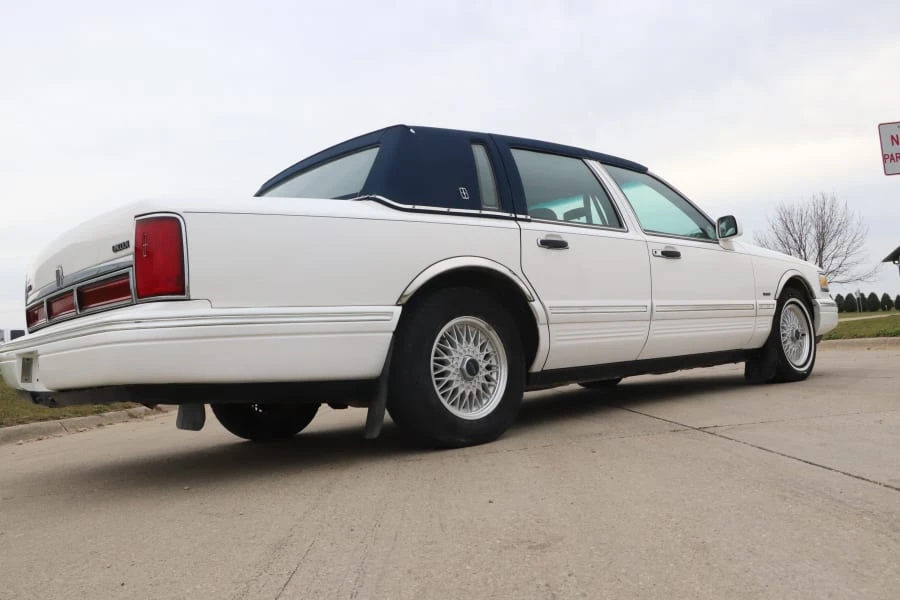 1996 Lincoln Town Car - Image 3 of 11