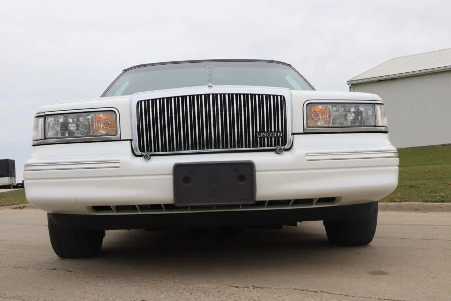 1996 Lincoln Town Car - Image 4 of 11