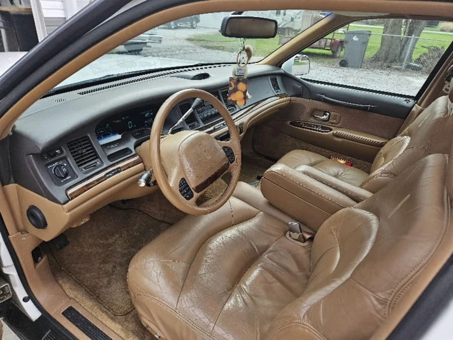 1996 Lincoln Town Car - Image 8 of 12