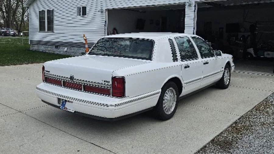 1996 Lincoln Town Car - Image 3 of 12