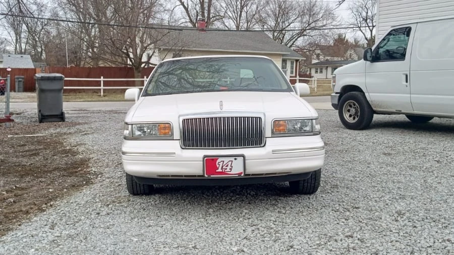 1996 Lincoln Town Car - Image 4 of 12
