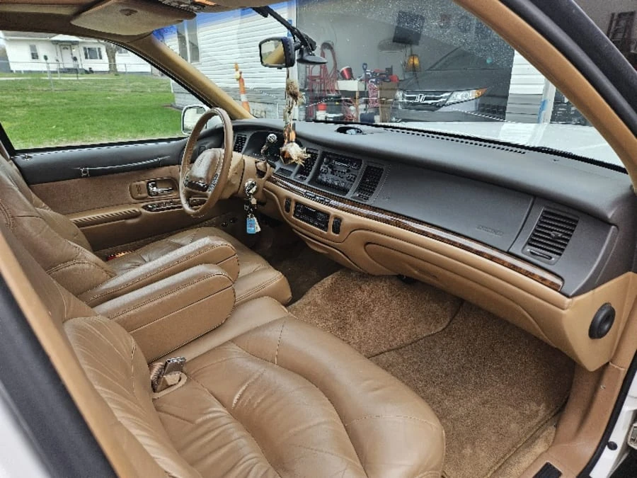 1996 Lincoln Town Car - Image 11 of 12
