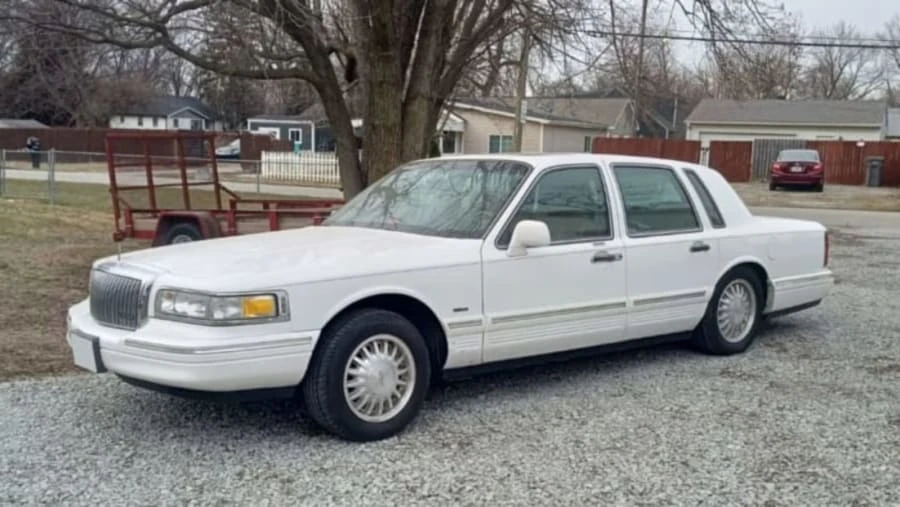 1996 Lincoln Town Car - Image 5 of 12