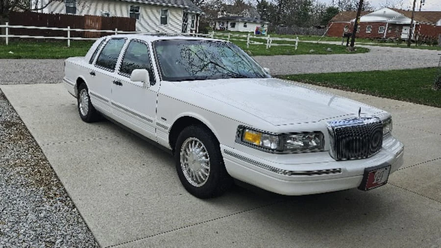 1996 Lincoln Town Car - Image 6 of 12