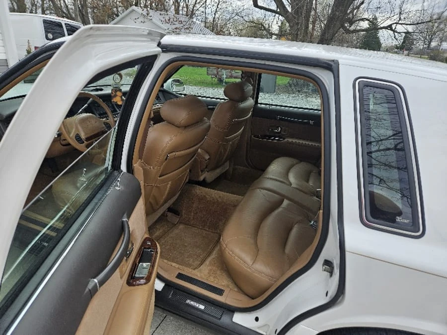 1996 Lincoln Town Car - Image 10 of 12