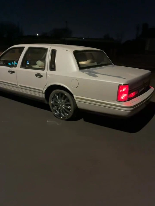 1996 Lincoln Town Car - Image 6 of 6