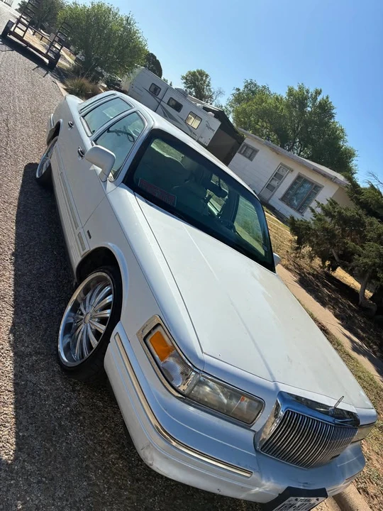 1996 Lincoln Town Car - Image 4 of 6