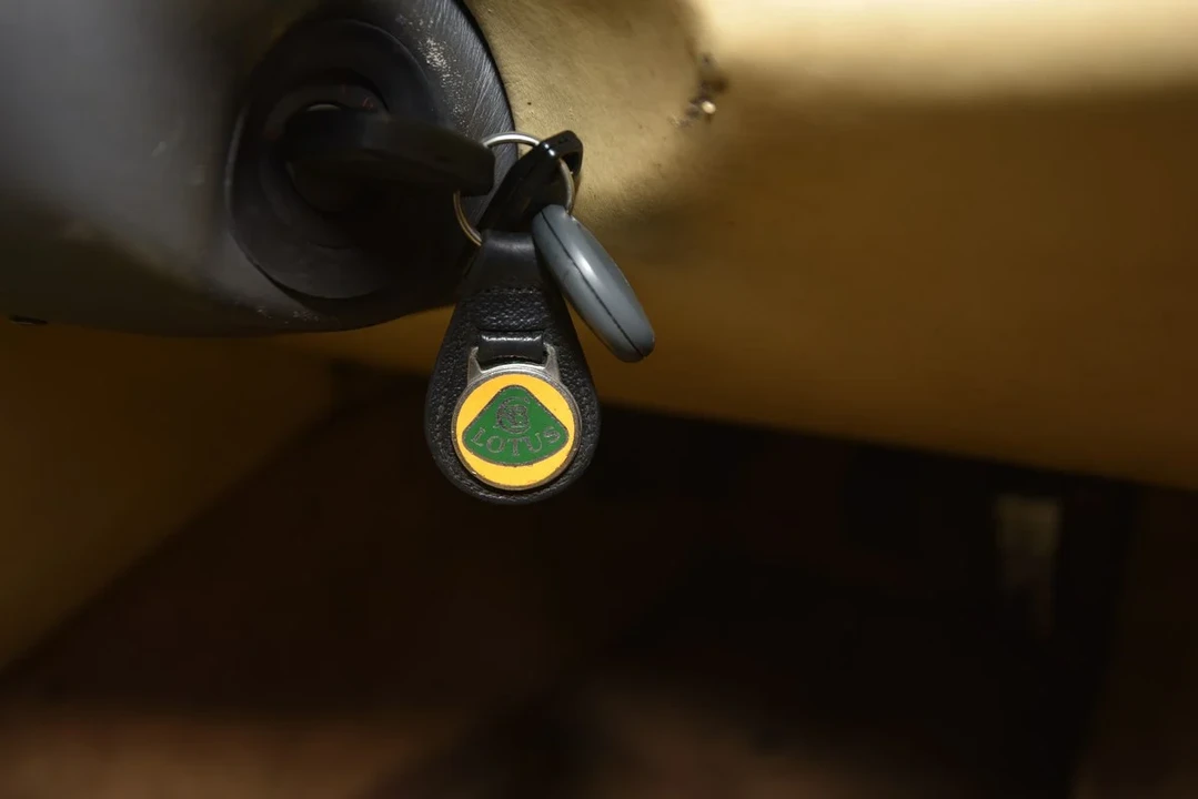 1996 Lotus Esprit Series 4 - Image 28 of 30